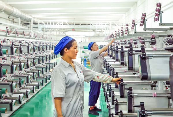 神特公司車間工人奮戰高溫紀實(照片)_副本